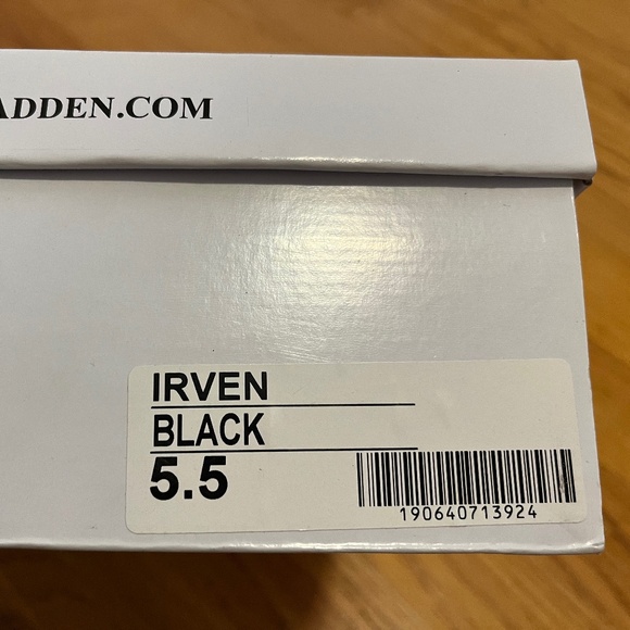 NEW Size 5.5 Steve Madden Irven Black Faux Suede booties in Original Box - Picture 6 of 7